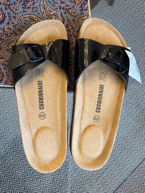 Summer sandals (8.5) NWT, slides.